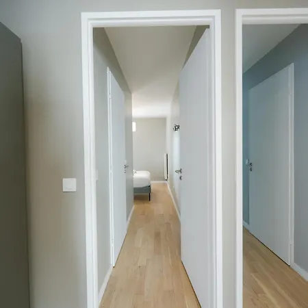Confort Absolu à ,superbe Rénové 7 Avec Salles De Bain Privatives *