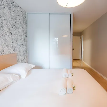 Confort Absolu à ,superbe Rénové 7 Avec Salles De Bain Privatives