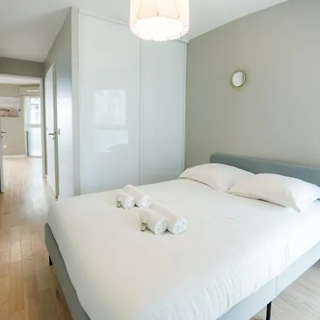 Apartment Confort Absolu A ,superbe Renove 7 Avec Salles De Bain Privatives *