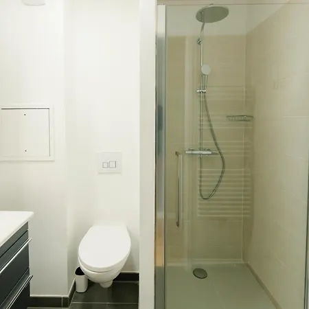 Confort Absolu A ,superbe Renove 7 Avec Salles De Bain Privatives Apartment