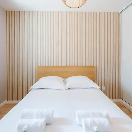 Apartment Confort Absolu A ,superbe Renove 7 Avec Salles De Bain Privatives *