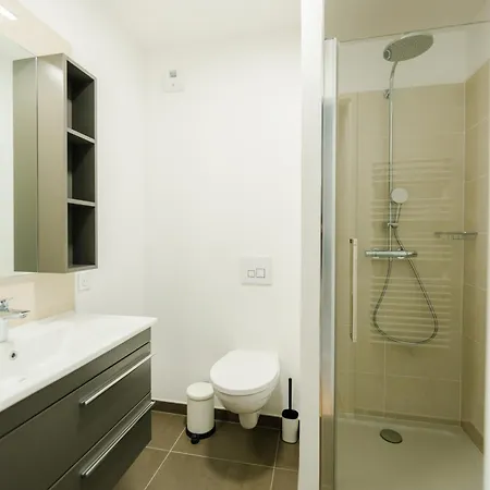 Apartment Confort Absolu A ,superbe Renove 7 Avec Salles De Bain Privatives *